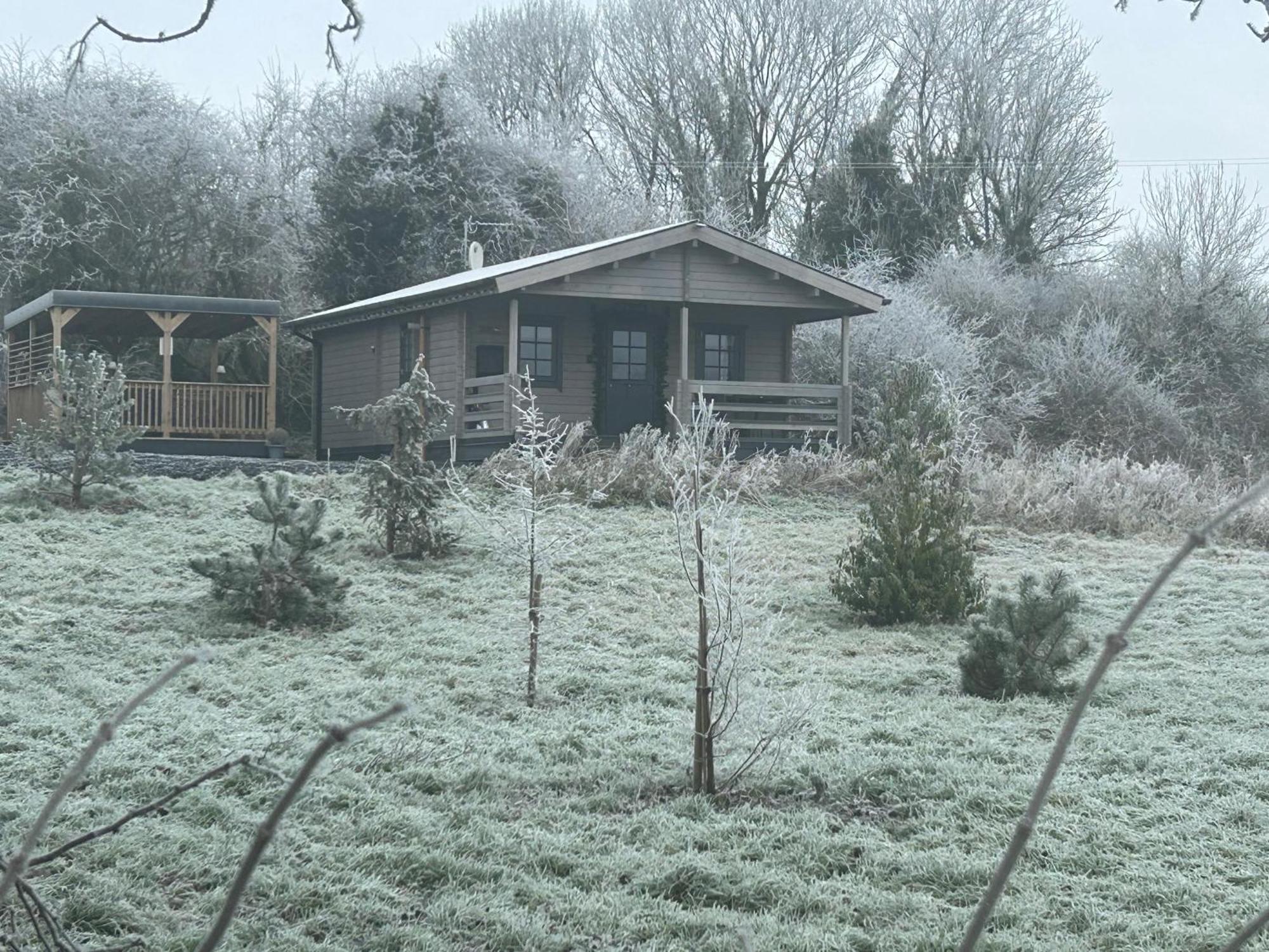 Little Rock Retreat Log Cabin With Hot Tub Castletown Gheoghegan Exterior photo